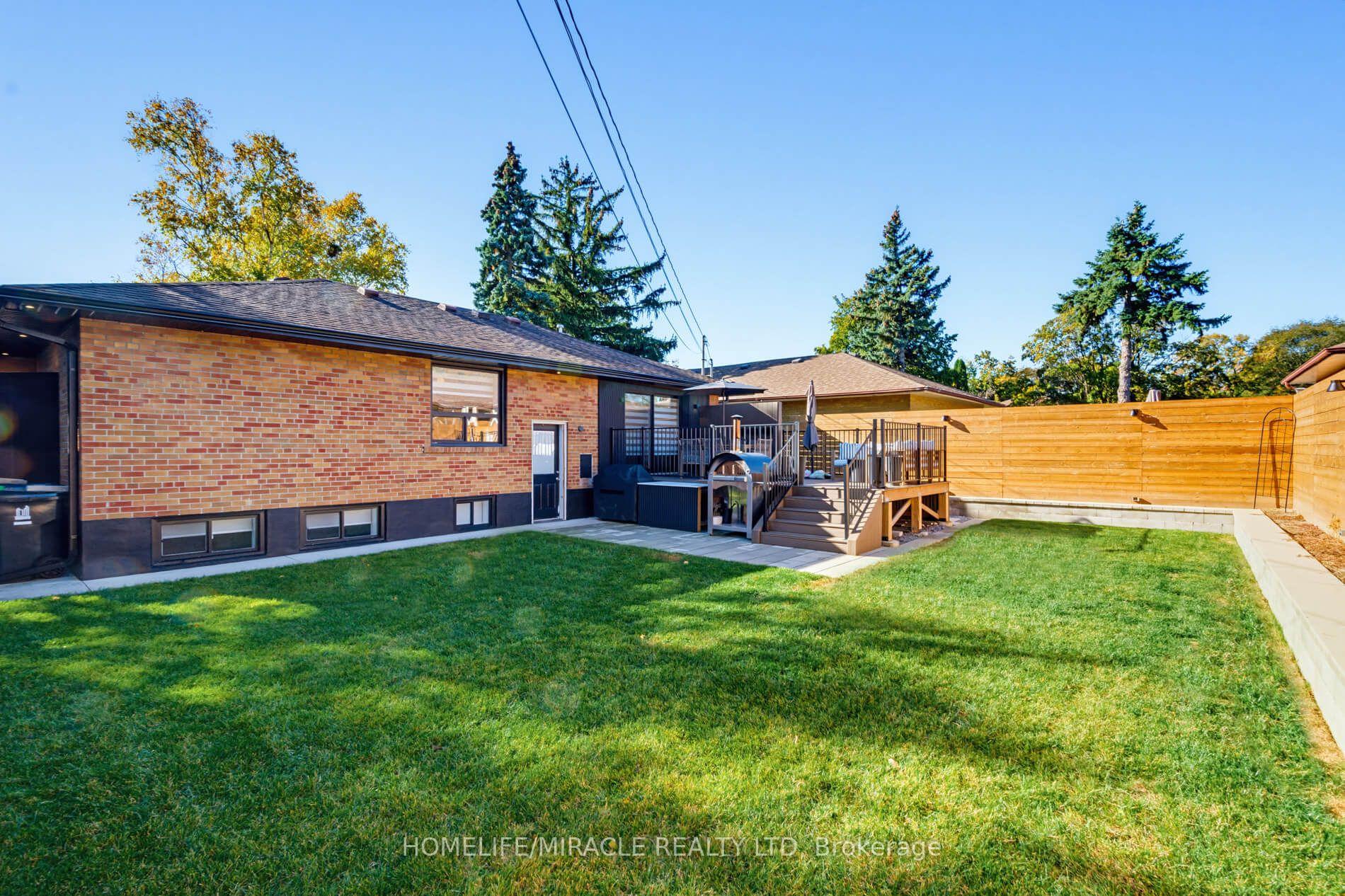 Photo 46 of 8 Laurelwood Crescent, Etobicoke, Willowridge-Martingrove-Richview — HOMEH