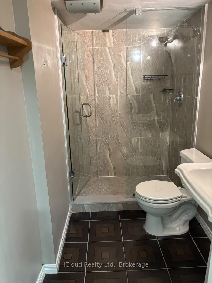 Photo 5 of 12 Scribner Court, Brampton, Heart Lake — HOMEH