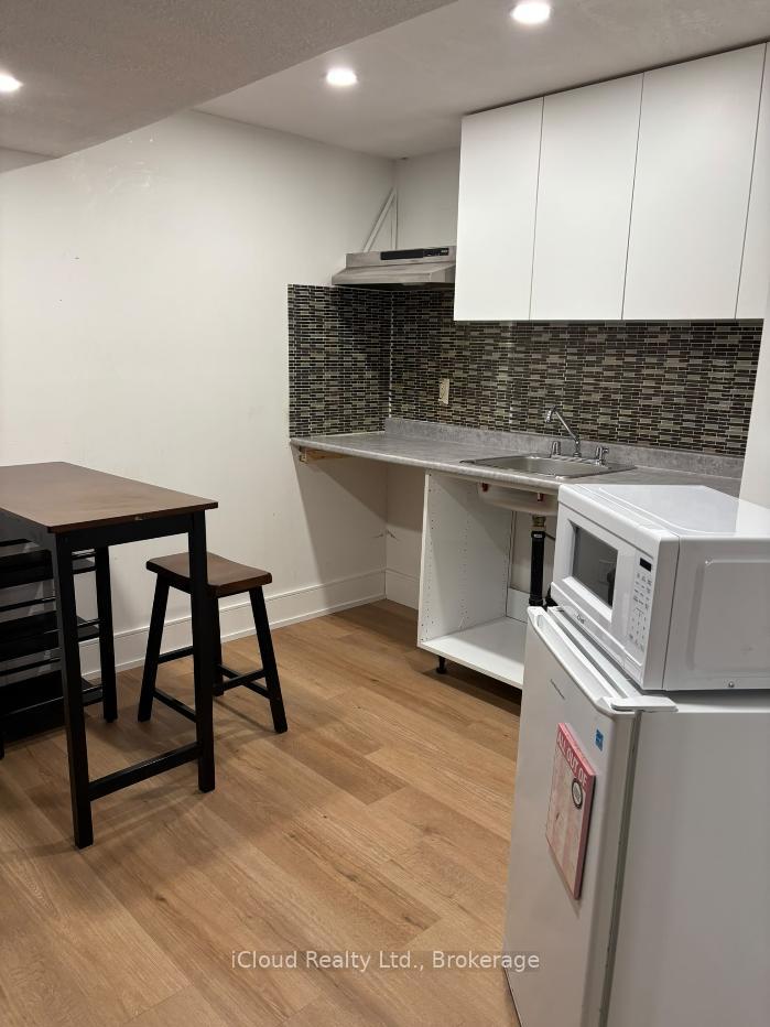 Photo 6 of 12 Scribner Court, Brampton, Heart Lake — HOMEH