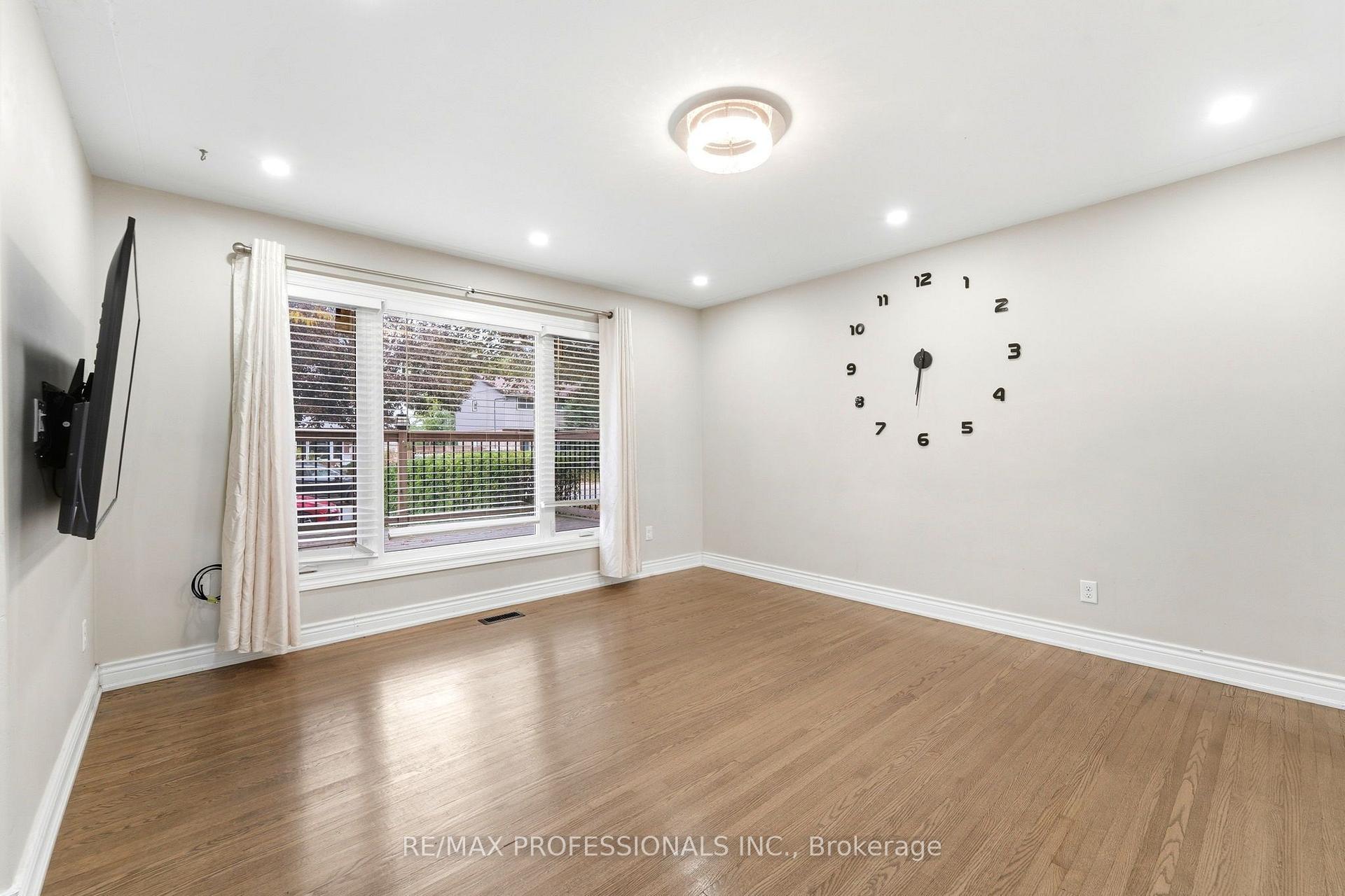 Photo 4 of 46 Lilacside Drive, Hamilton, Thorner — HOMEH