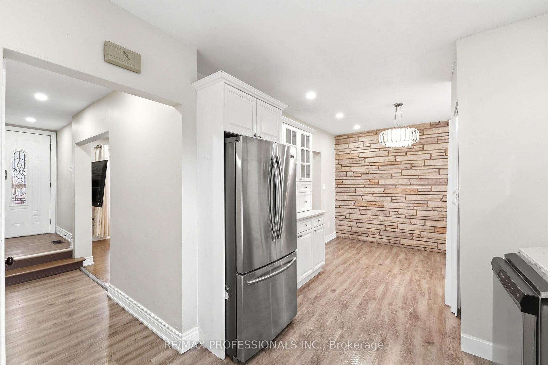 Photo 7 of 46 Lilacside Drive, Hamilton, Thorner — HOMEH