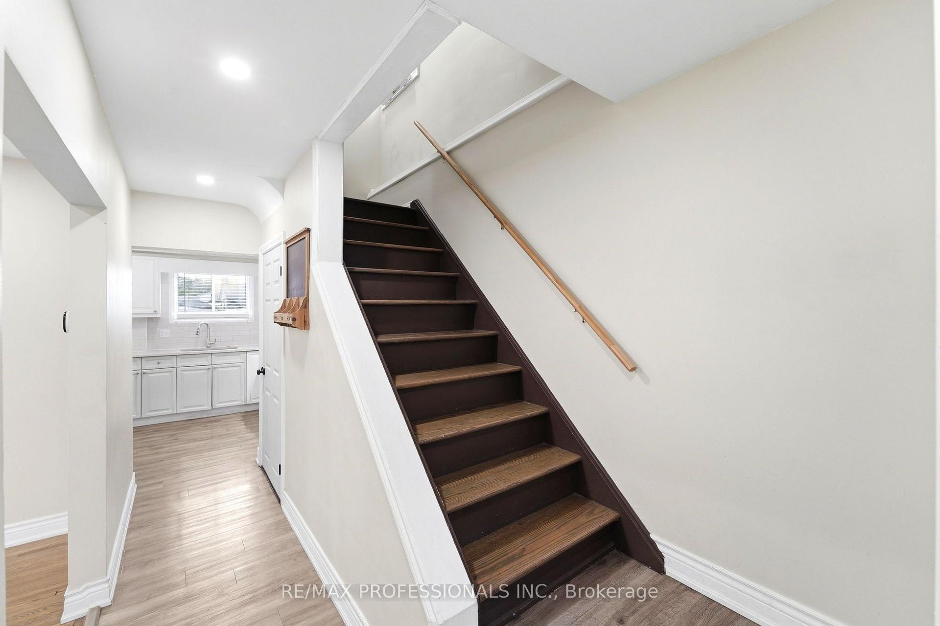 Photo 9 of 46 Lilacside Drive, Hamilton, Thorner — HOMEH