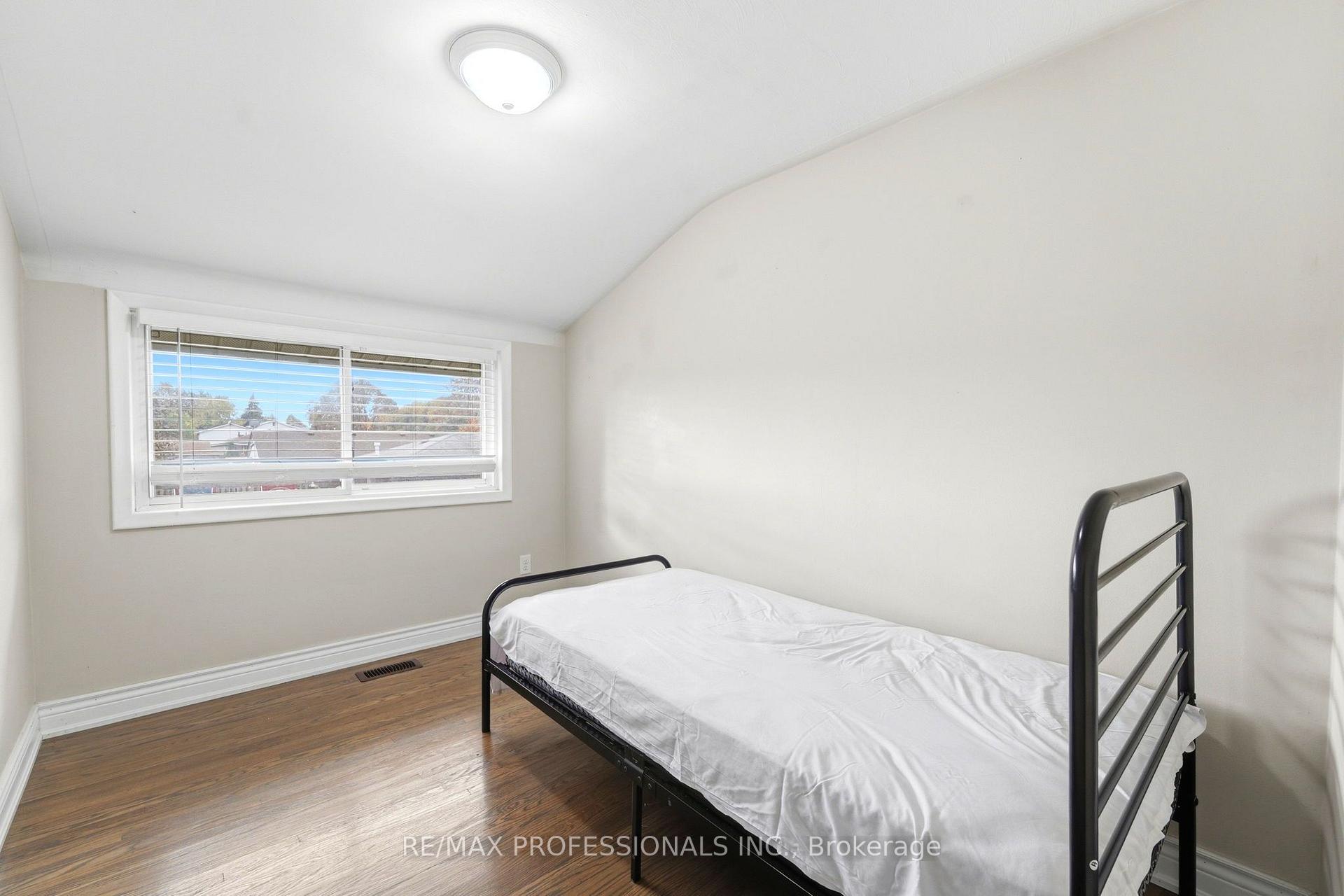 Photo 15 of 46 Lilacside Drive, Hamilton, Thorner — HOMEH