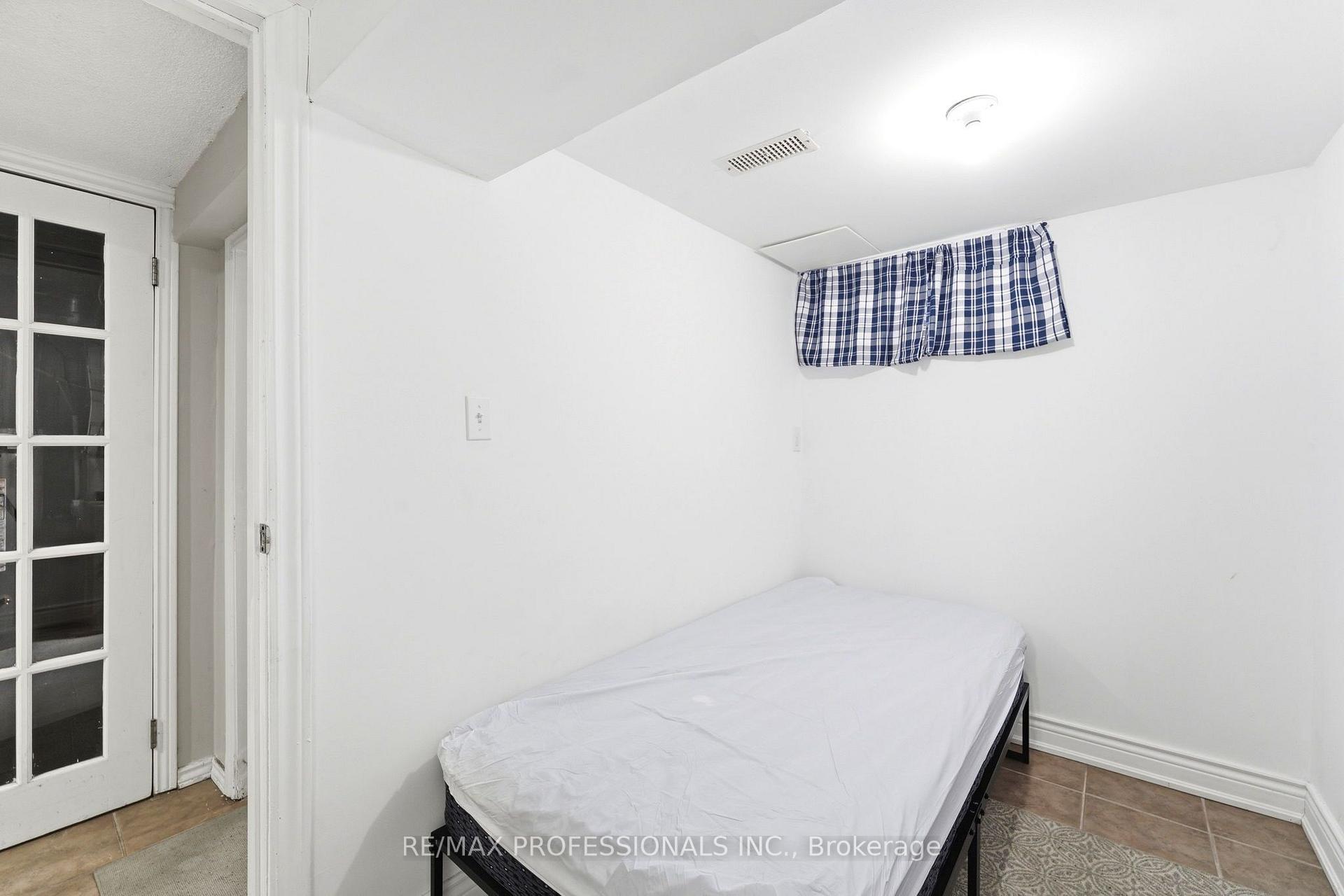 Photo 19 of 46 Lilacside Drive, Hamilton, Thorner — HOMEH