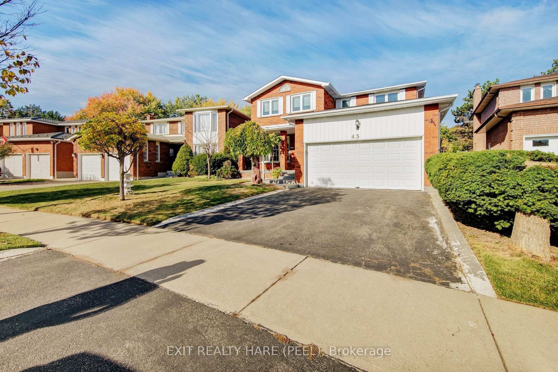 Photo 6 of 45 Mossbank Drive, Brampton, Fletcher's Creek South — HOMEH
