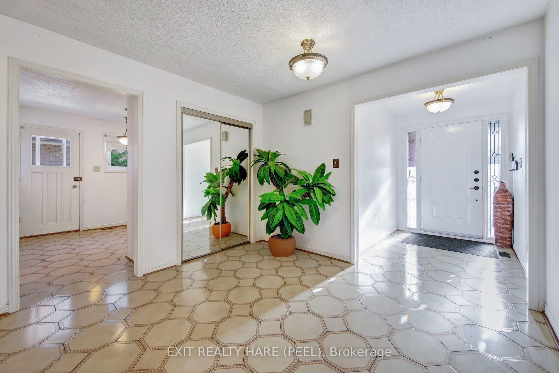 Photo 9 of 45 Mossbank Drive, Brampton, Fletcher's Creek South — HOMEH