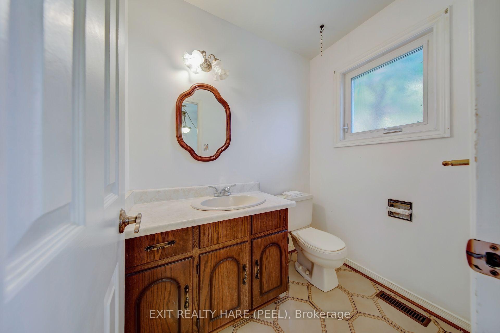 Photo 11 of 45 Mossbank Drive, Brampton, Fletcher's Creek South — HOMEH
