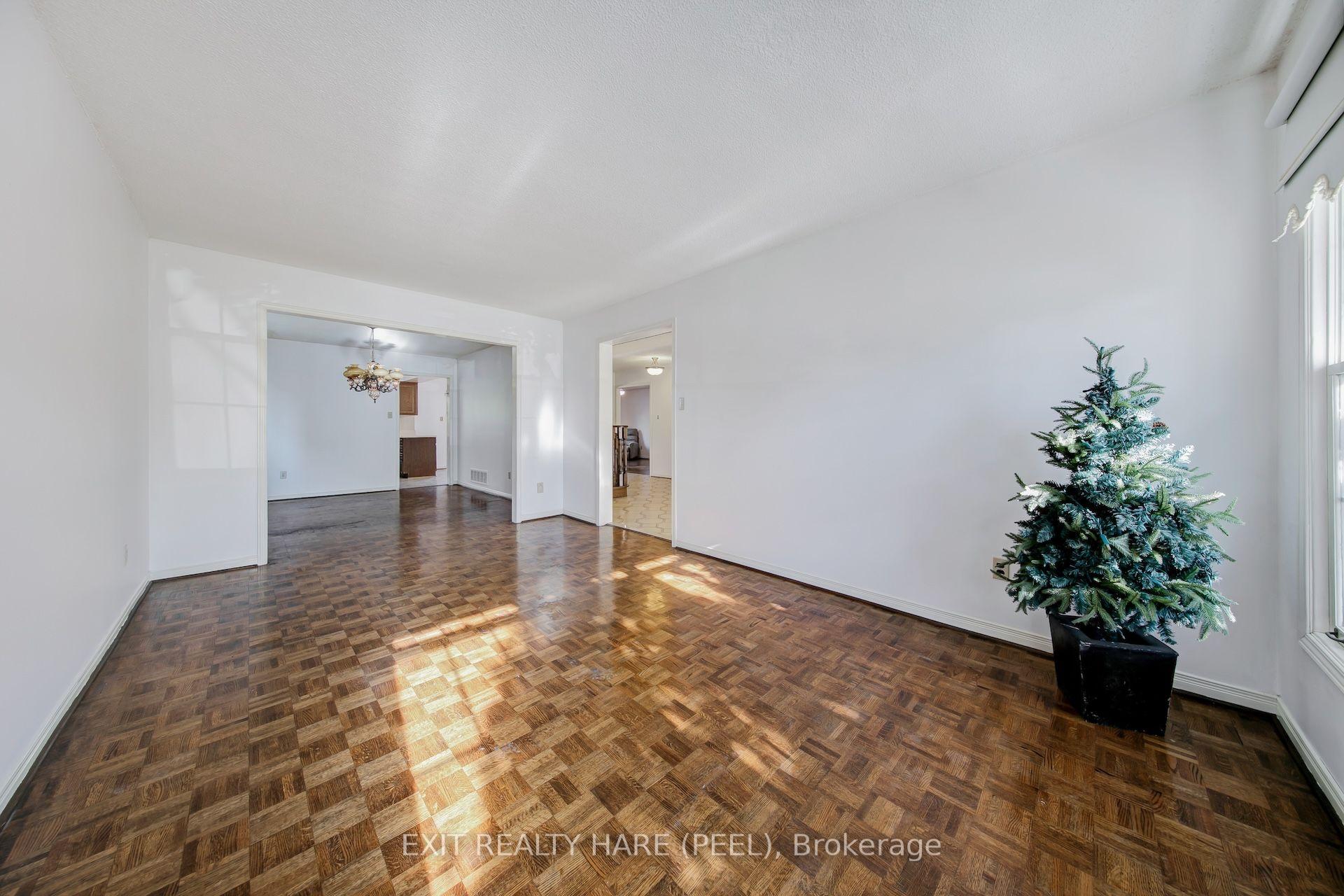 Photo 12 of 45 Mossbank Drive, Brampton, Fletcher's Creek South — HOMEH