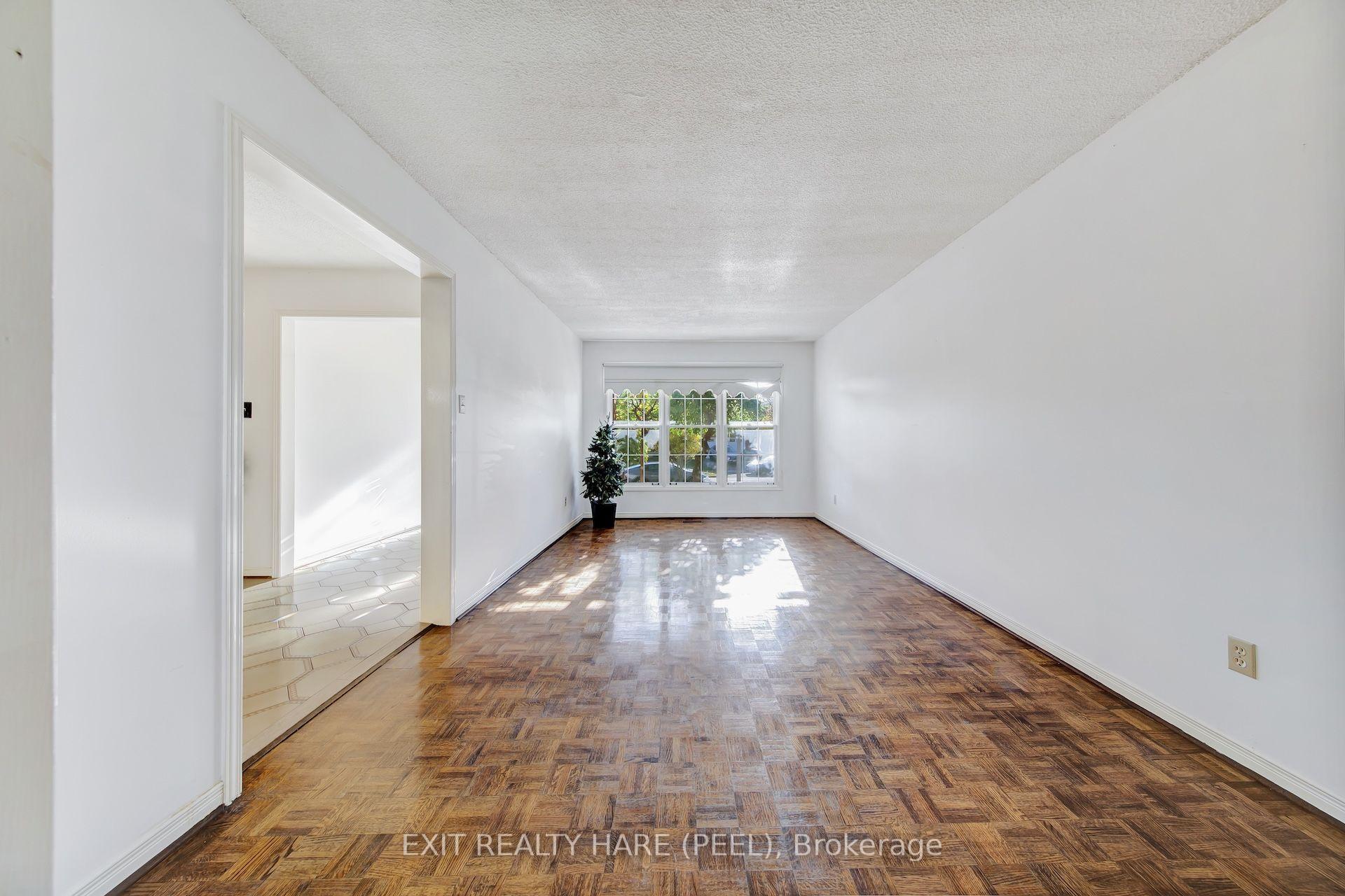 Photo 14 of 45 Mossbank Drive, Brampton, Fletcher's Creek South — HOMEH