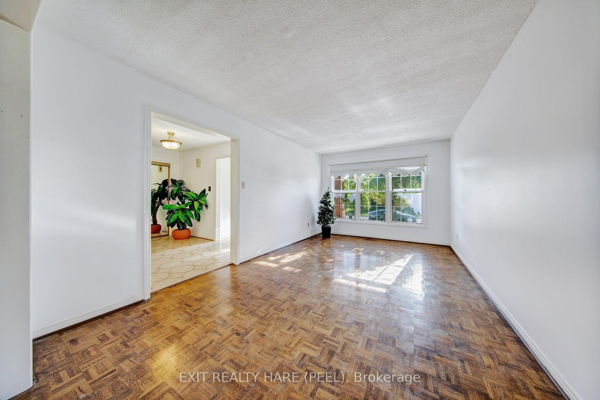 Photo 16 of 45 Mossbank Drive, Brampton, Fletcher's Creek South — HOMEH