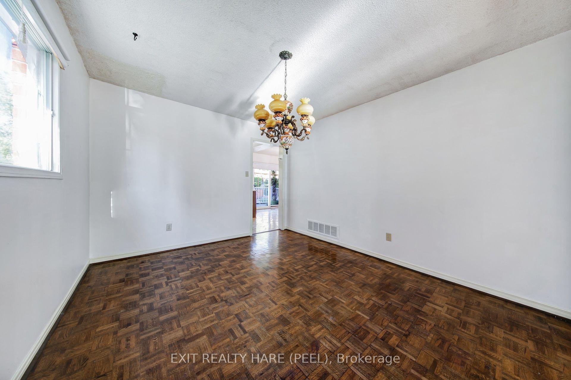 Photo 17 of 45 Mossbank Drive, Brampton, Fletcher's Creek South — HOMEH