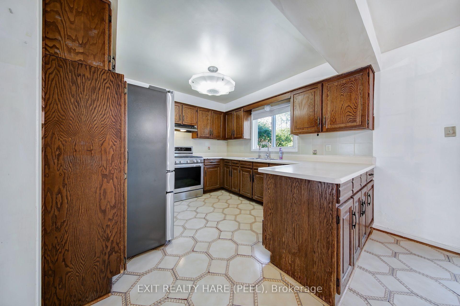 Photo 19 of 45 Mossbank Drive, Brampton, Fletcher's Creek South — HOMEH