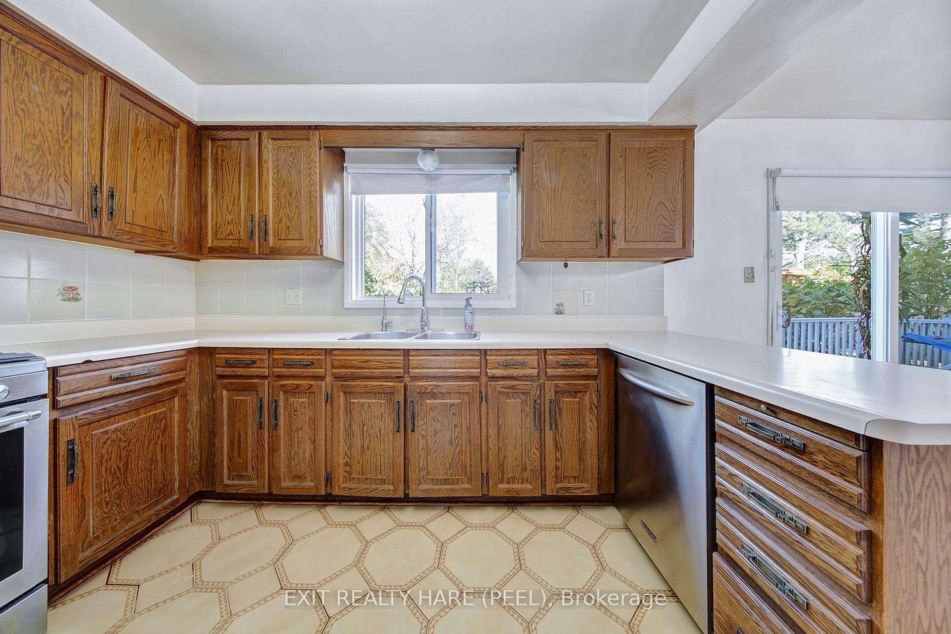 Photo 20 of 45 Mossbank Drive, Brampton, Fletcher's Creek South — HOMEH