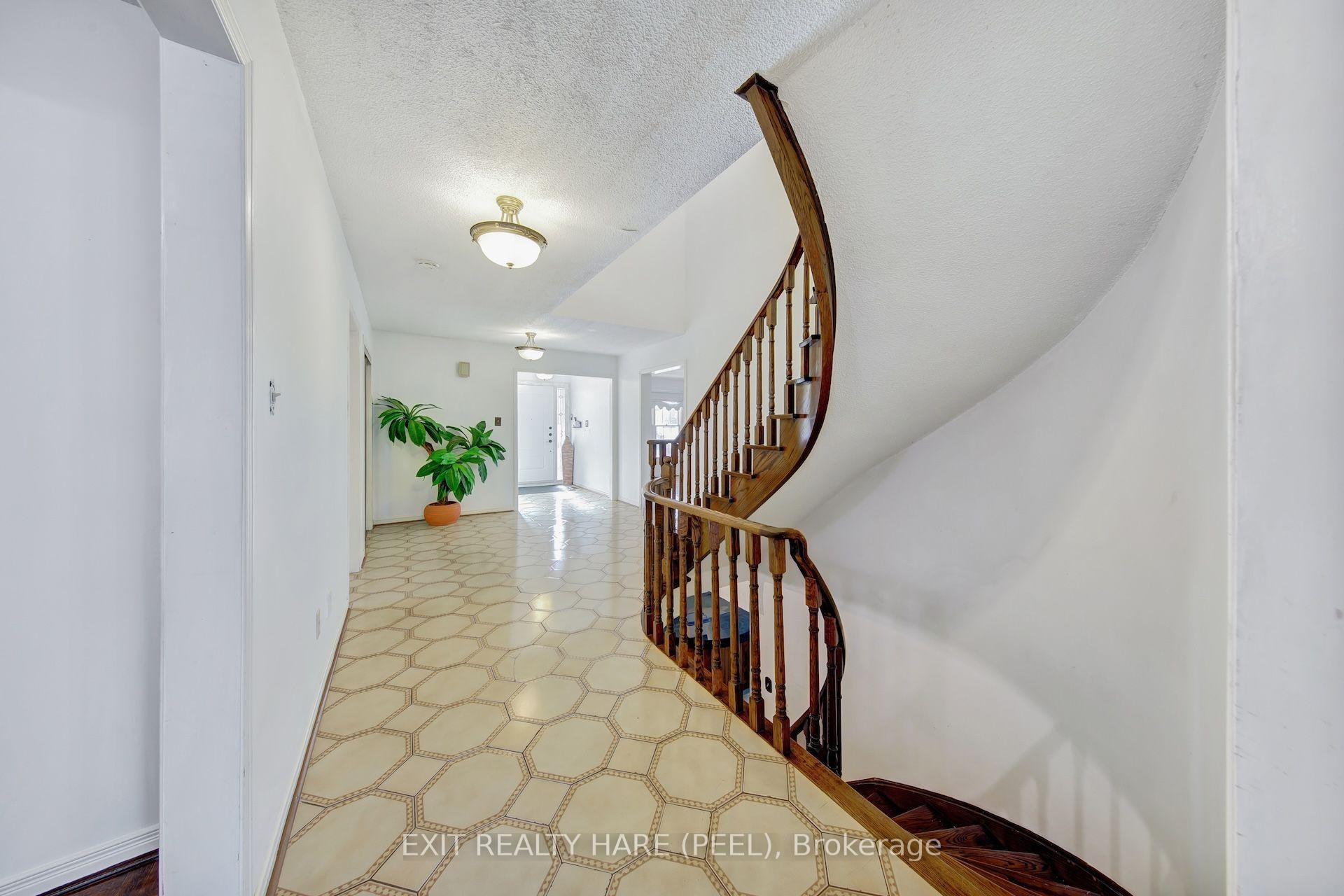 Photo 23 of 45 Mossbank Drive, Brampton, Fletcher's Creek South — HOMEH