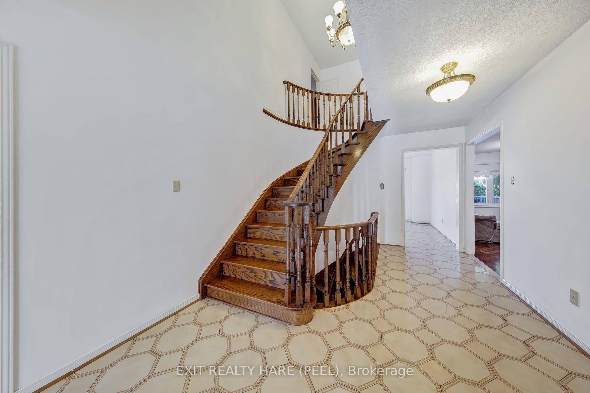 Photo 26 of 45 Mossbank Drive, Brampton, Fletcher's Creek South — HOMEH