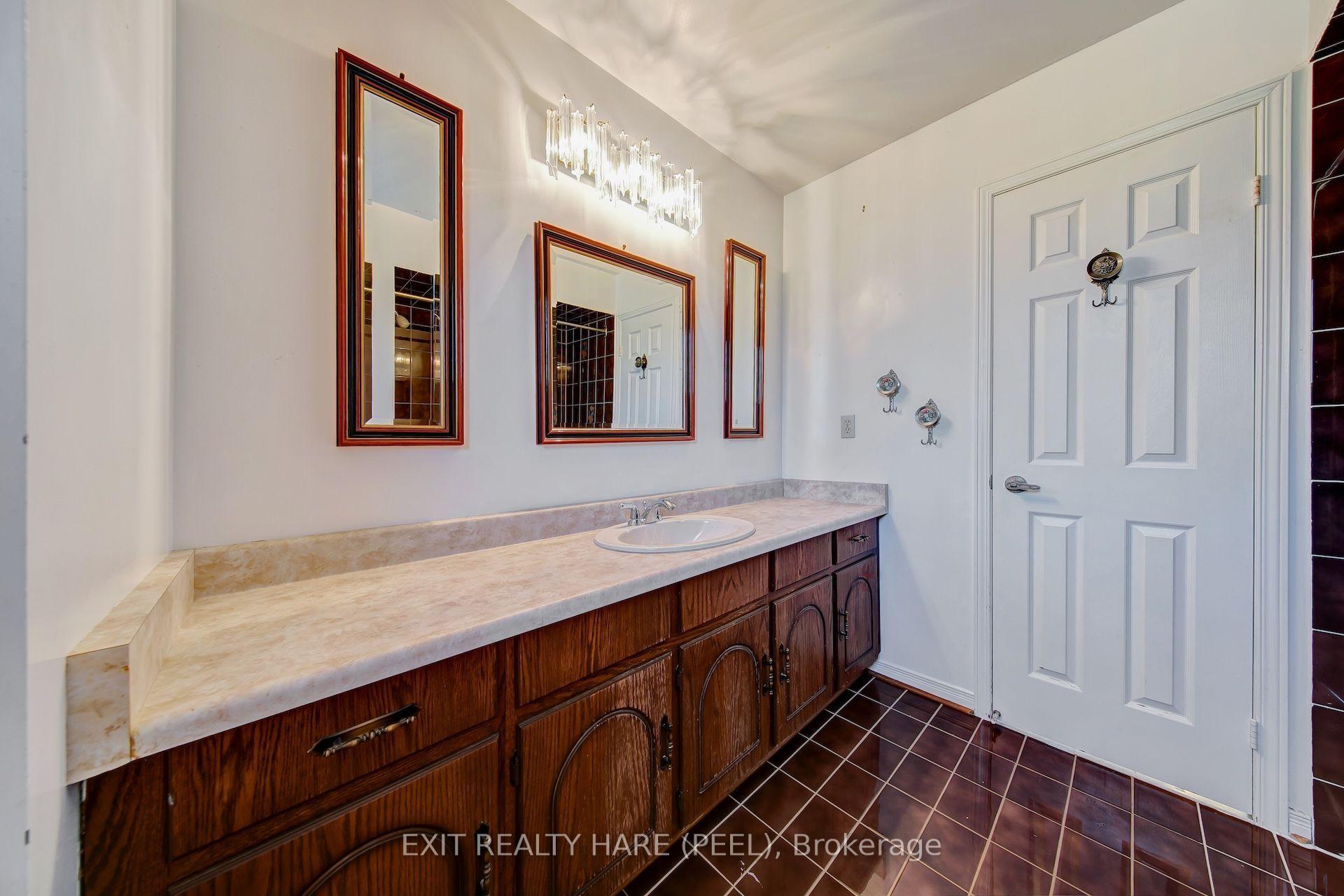 Photo 35 of 45 Mossbank Drive, Brampton, Fletcher's Creek South — HOMEH