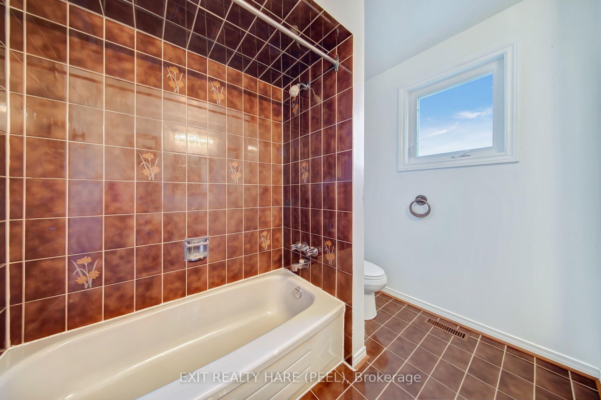 Photo 37 of 45 Mossbank Drive, Brampton, Fletcher's Creek South — HOMEH