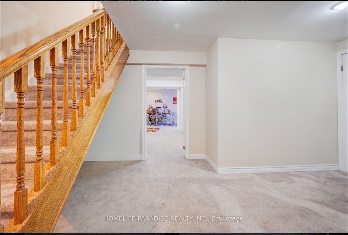 Photo 3 of 11 Oak Street, Halton Hills, Georgetown — HOMEH