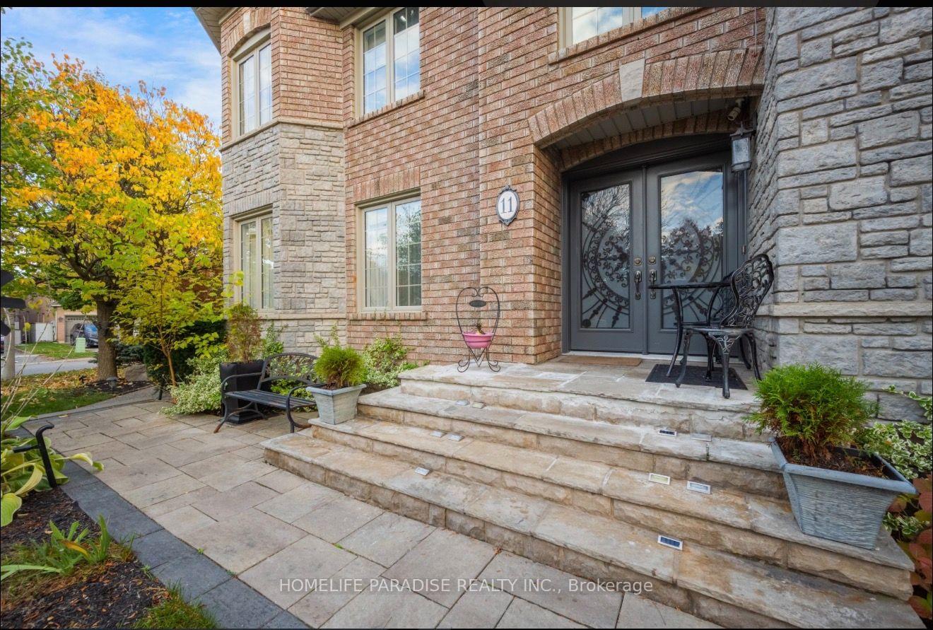 Photo 8 of 11 Oak Street, Halton Hills, Georgetown — HOMEH