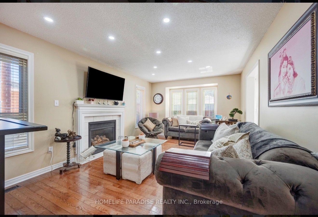 Photo 23 of 11 Oak Street, Halton Hills, Georgetown — HOMEH