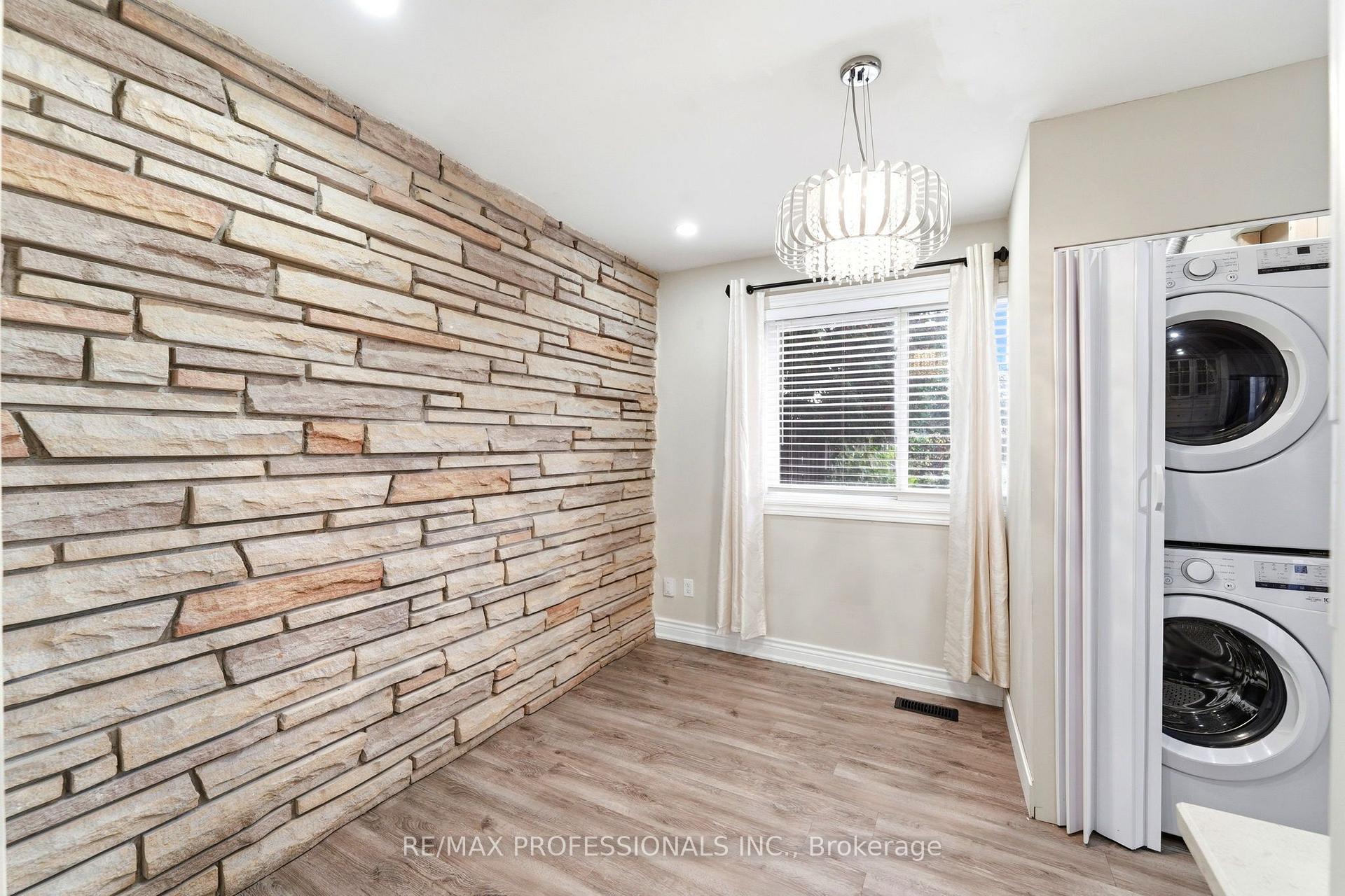 Photo 6 of Unit Main Level, 46 Lilacside Drive, Hamilton, Thorner — HOMEH