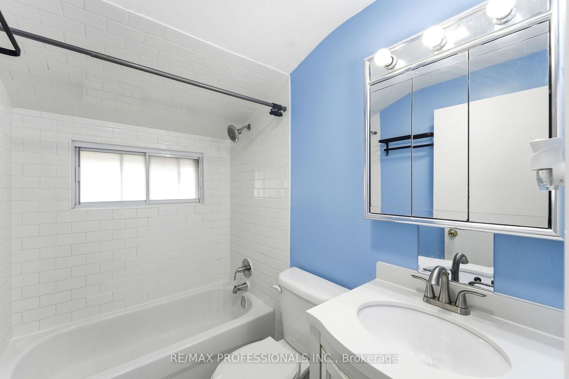 Photo 8 of Unit Main Level, 46 Lilacside Drive, Hamilton, Thorner — HOMEH