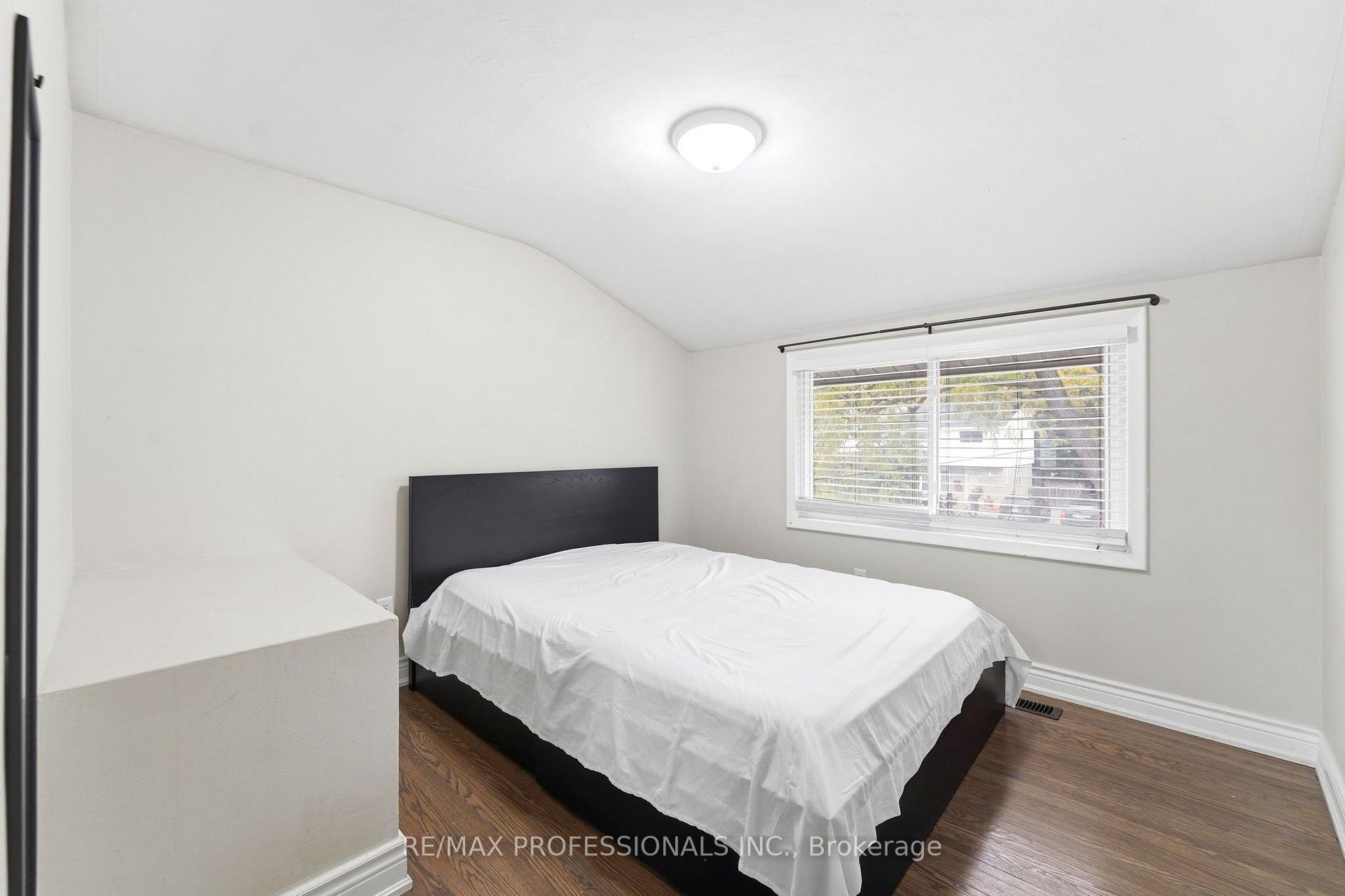 Photo 9 of Unit Main Level, 46 Lilacside Drive, Hamilton, Thorner — HOMEH