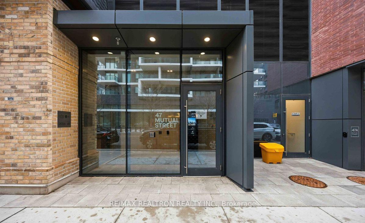 Photo 2 of Unit 2804, 47 Mutual Street, Toronto, Church-Yonge Corridor — HOMEH