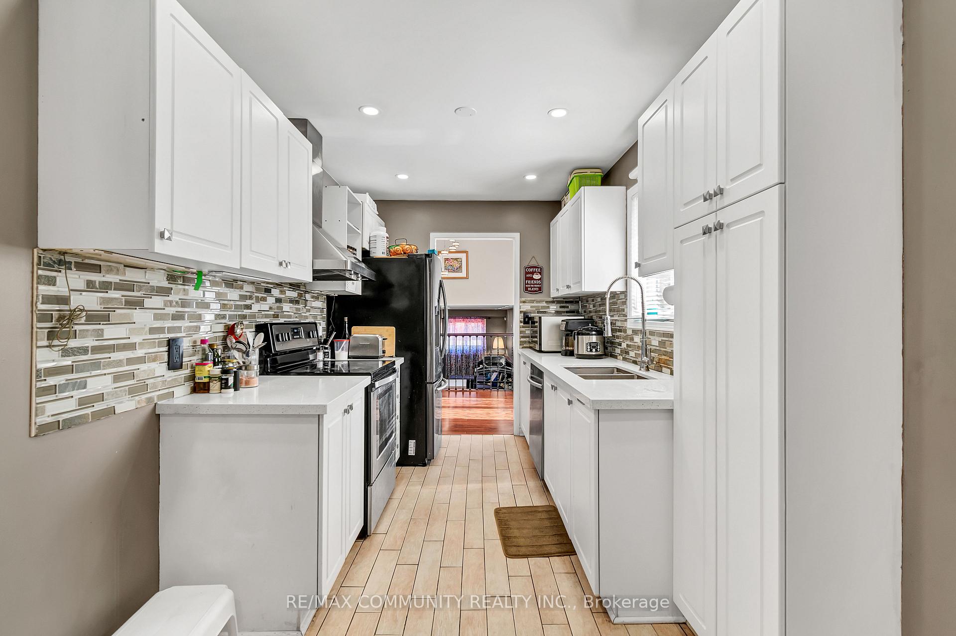 Photo 5 of 1376 Trowbridge Drive, Oshawa, Centennial — HOMEH