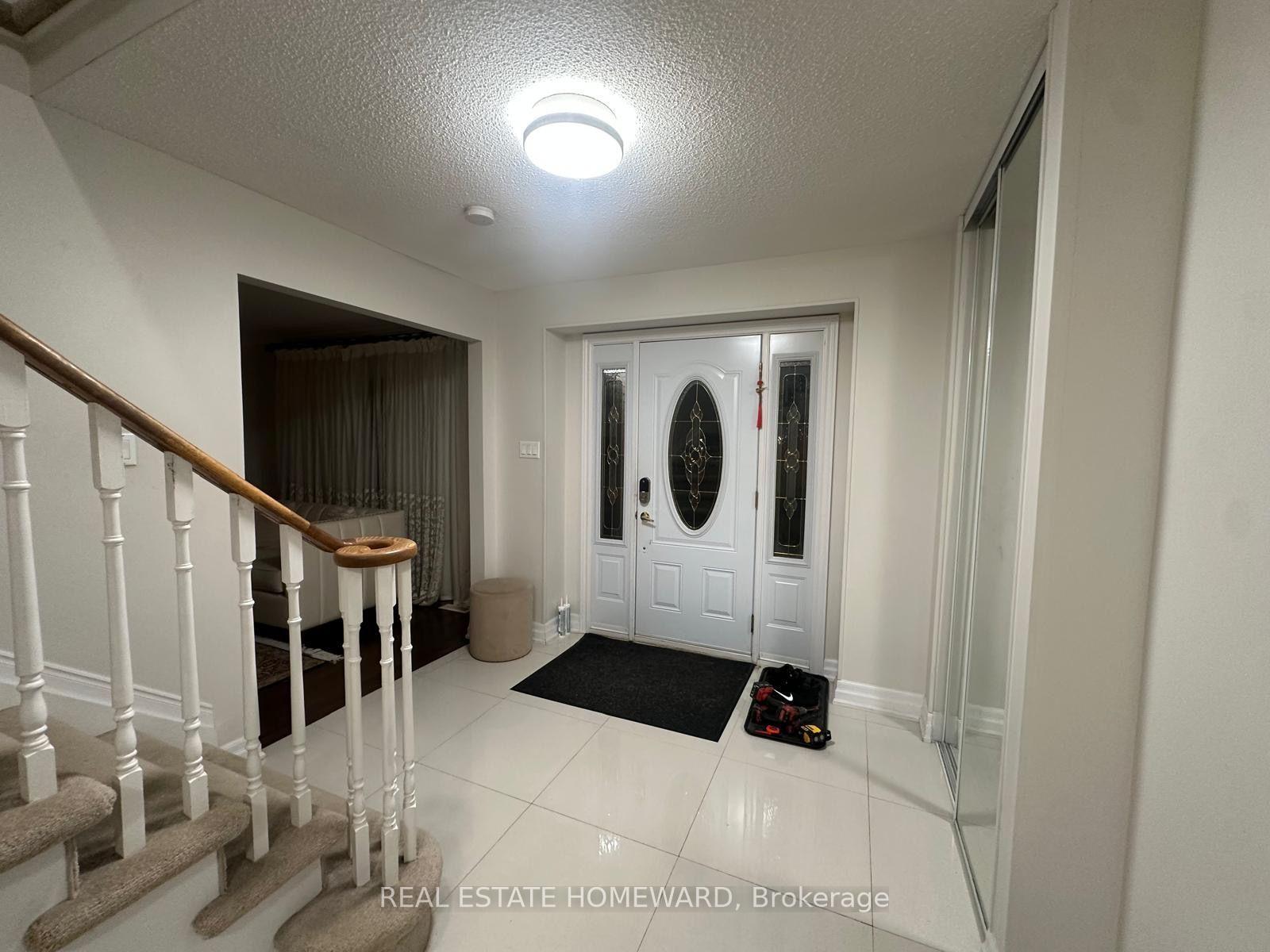 Photo 10 of 784 Hill Gate, Newmarket, Huron Heights-Leslie Valley — HOMEH