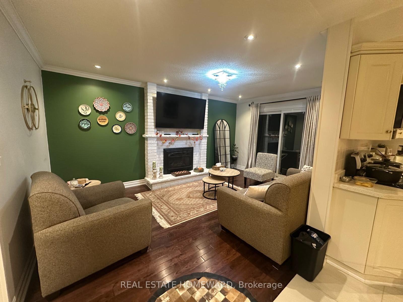 Photo 14 of 784 Hill Gate, Newmarket, Huron Heights-Leslie Valley — HOMEH