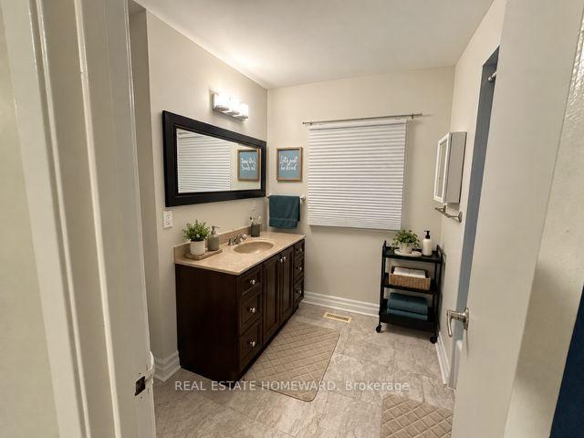 Photo 24 of 784 Hill Gate, Newmarket, Huron Heights-Leslie Valley — HOMEH