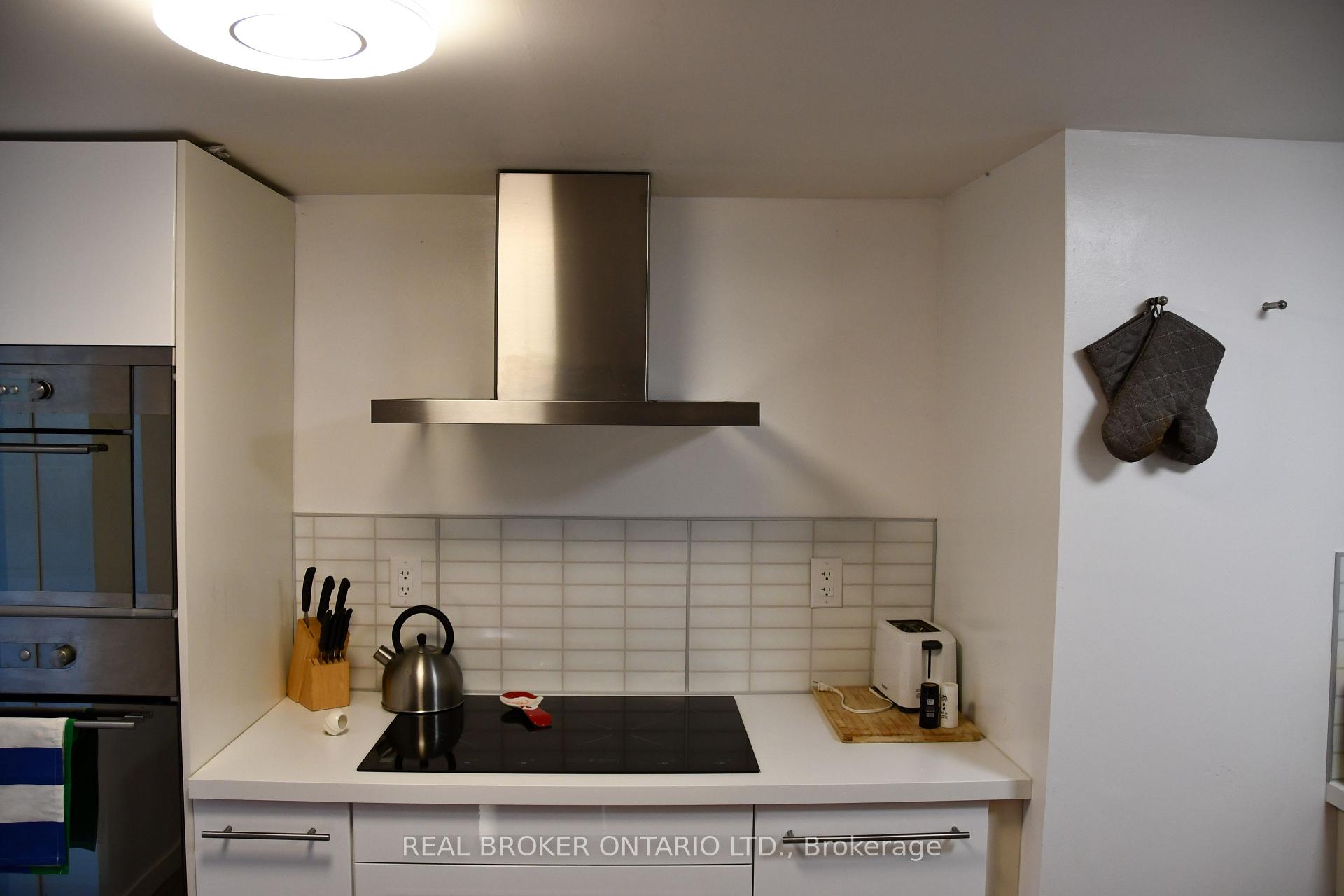 Photo 2 of Unit B, 924 Watson Street, Ottawa, Britannia Heights — HOMEH