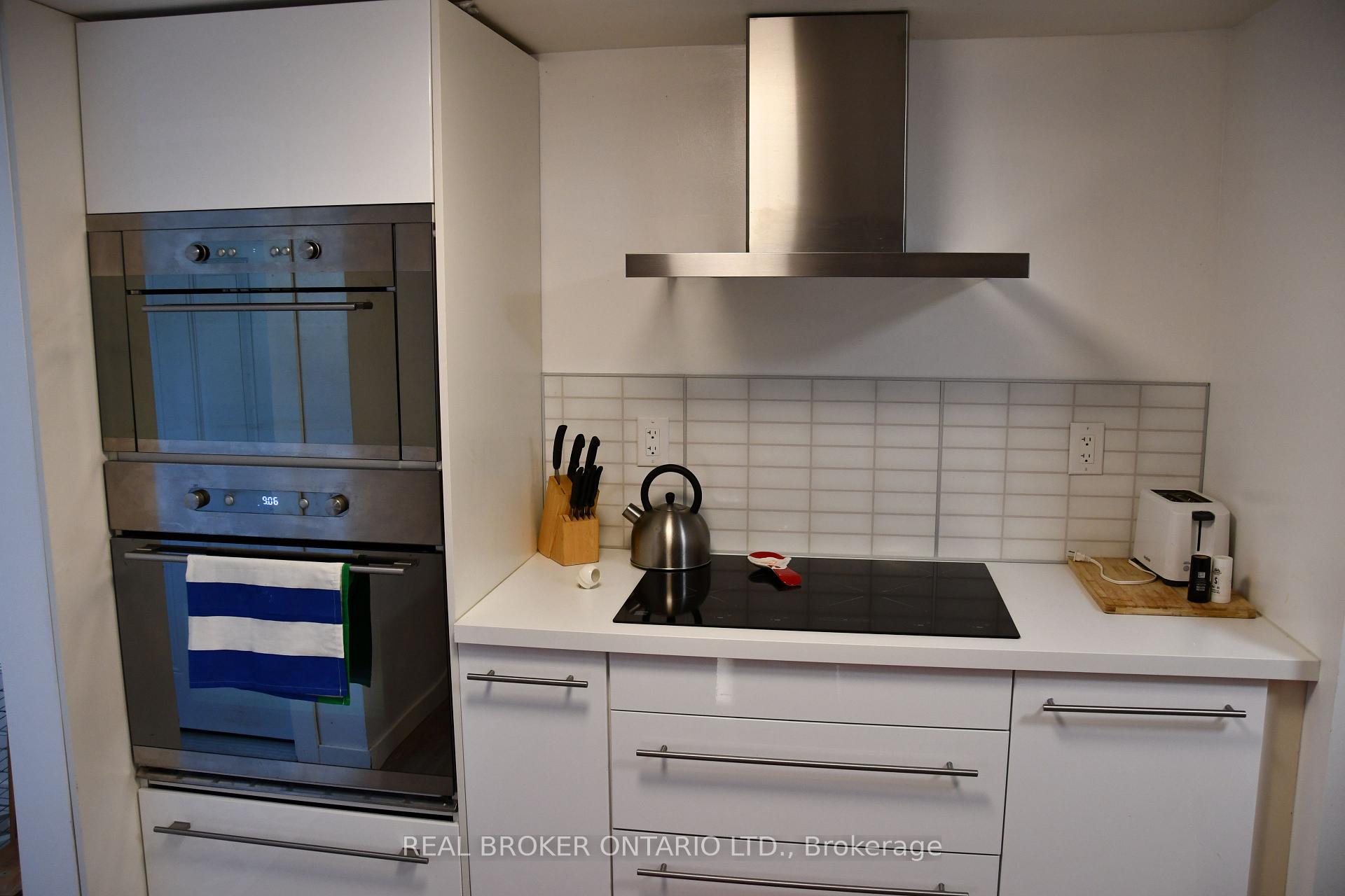 Photo 3 of Unit B, 924 Watson Street, Ottawa, Britannia Heights — HOMEH