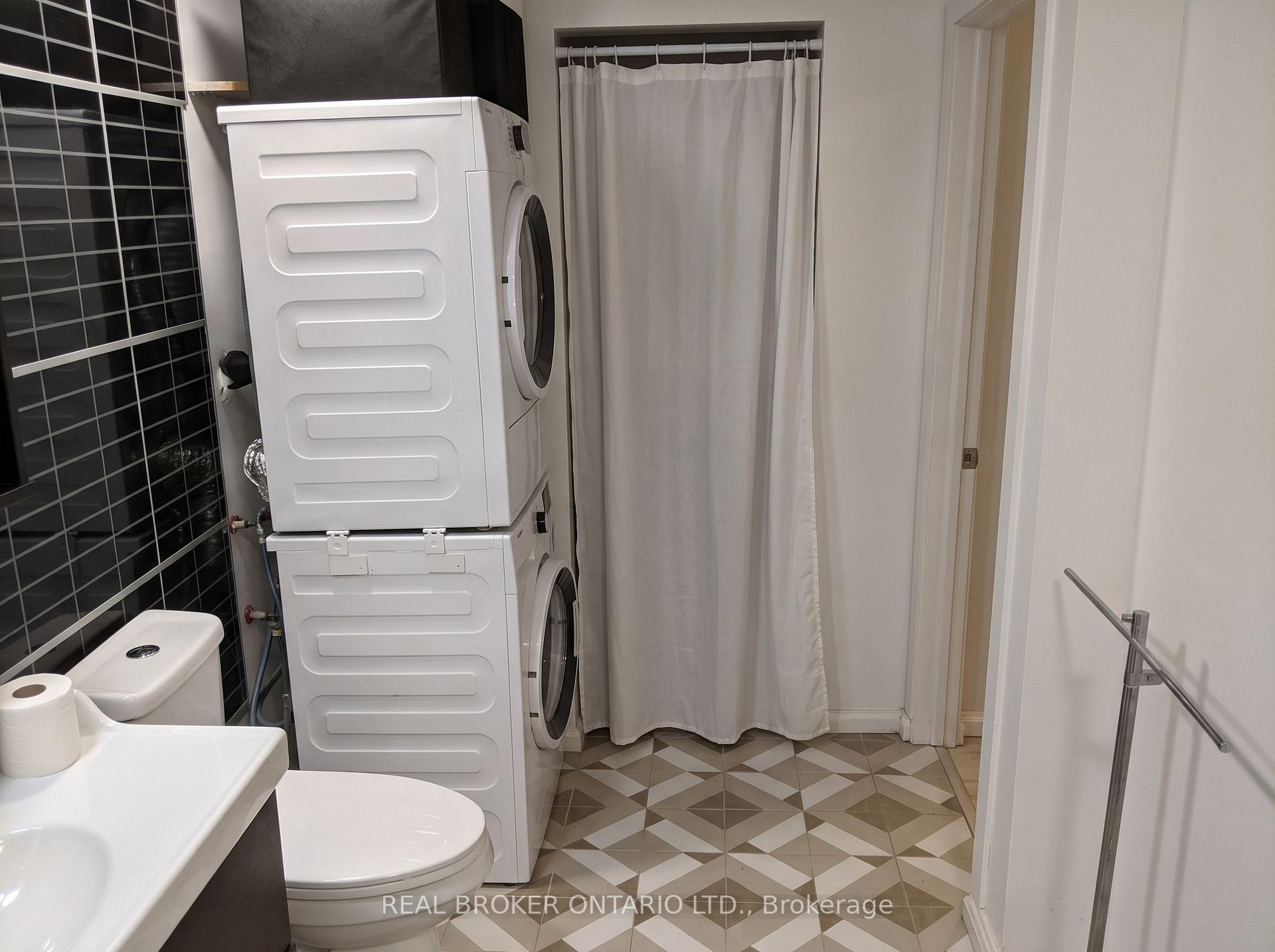 Photo 4 of Unit B, 924 Watson Street, Ottawa, Britannia Heights — HOMEH