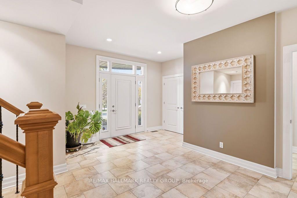 Photo 3 of 5 Oriole Drive, Ottawa, Rothwell Heights — HOMEH