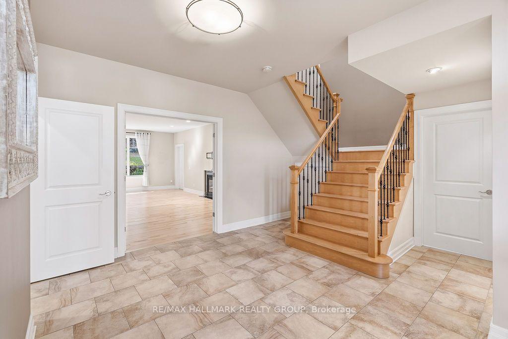 Photo 4 of 5 Oriole Drive, Ottawa, Rothwell Heights — HOMEH