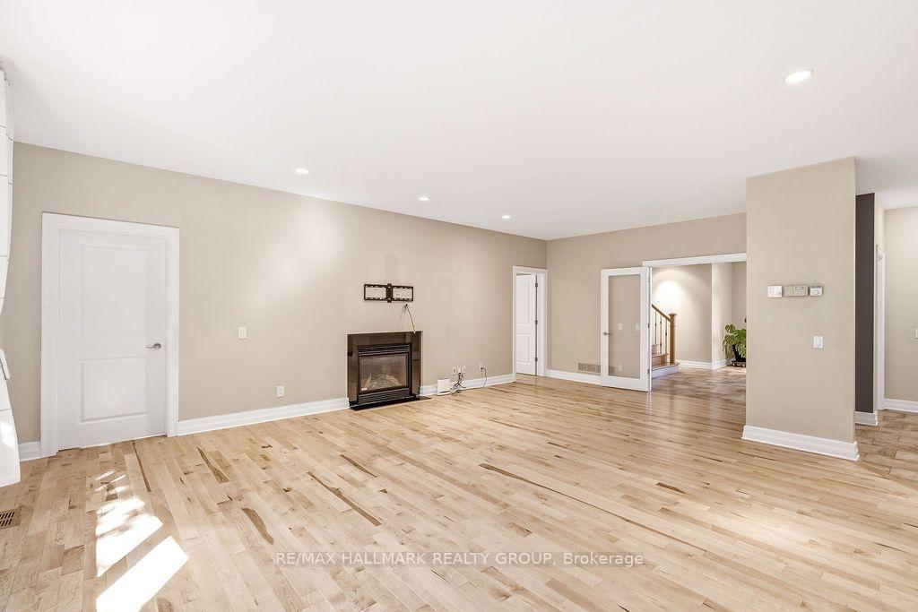 Photo 9 of 5 Oriole Drive, Ottawa, Rothwell Heights — HOMEH