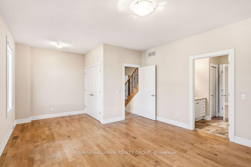 Photo 12 of 5 Oriole Drive, Ottawa, Rothwell Heights — HOMEH