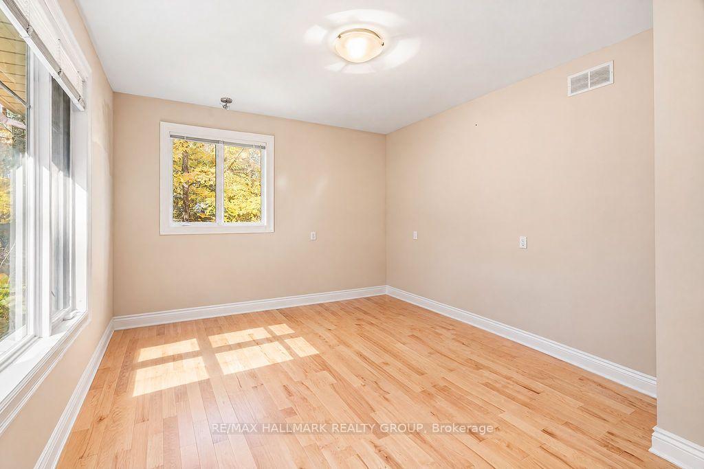 Photo 17 of 5 Oriole Drive, Ottawa, Rothwell Heights — HOMEH