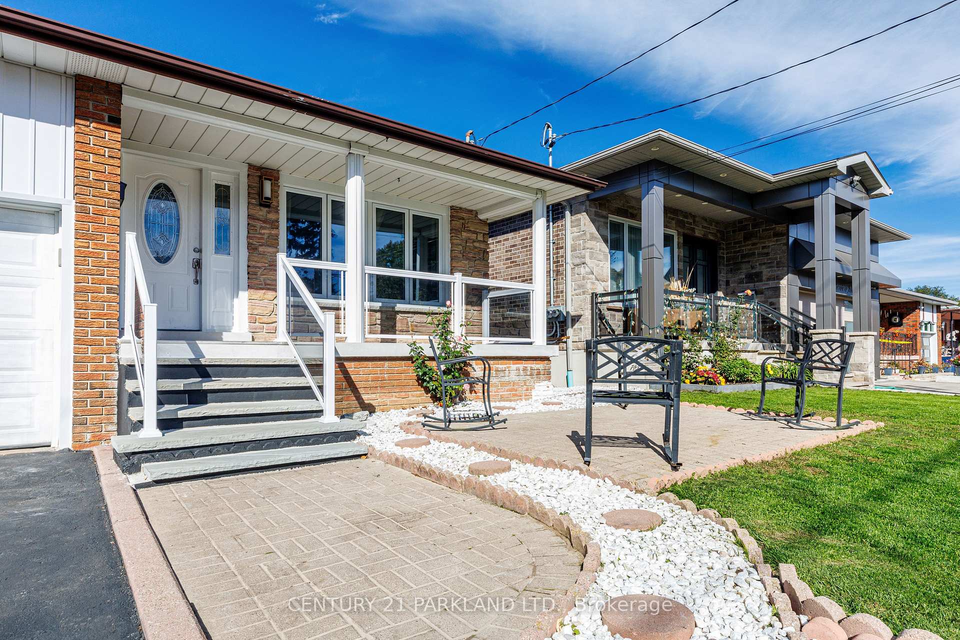 Photo 2 of 22 Gatesview Avenue, Scarborough, Scarborough Village — HOMEH