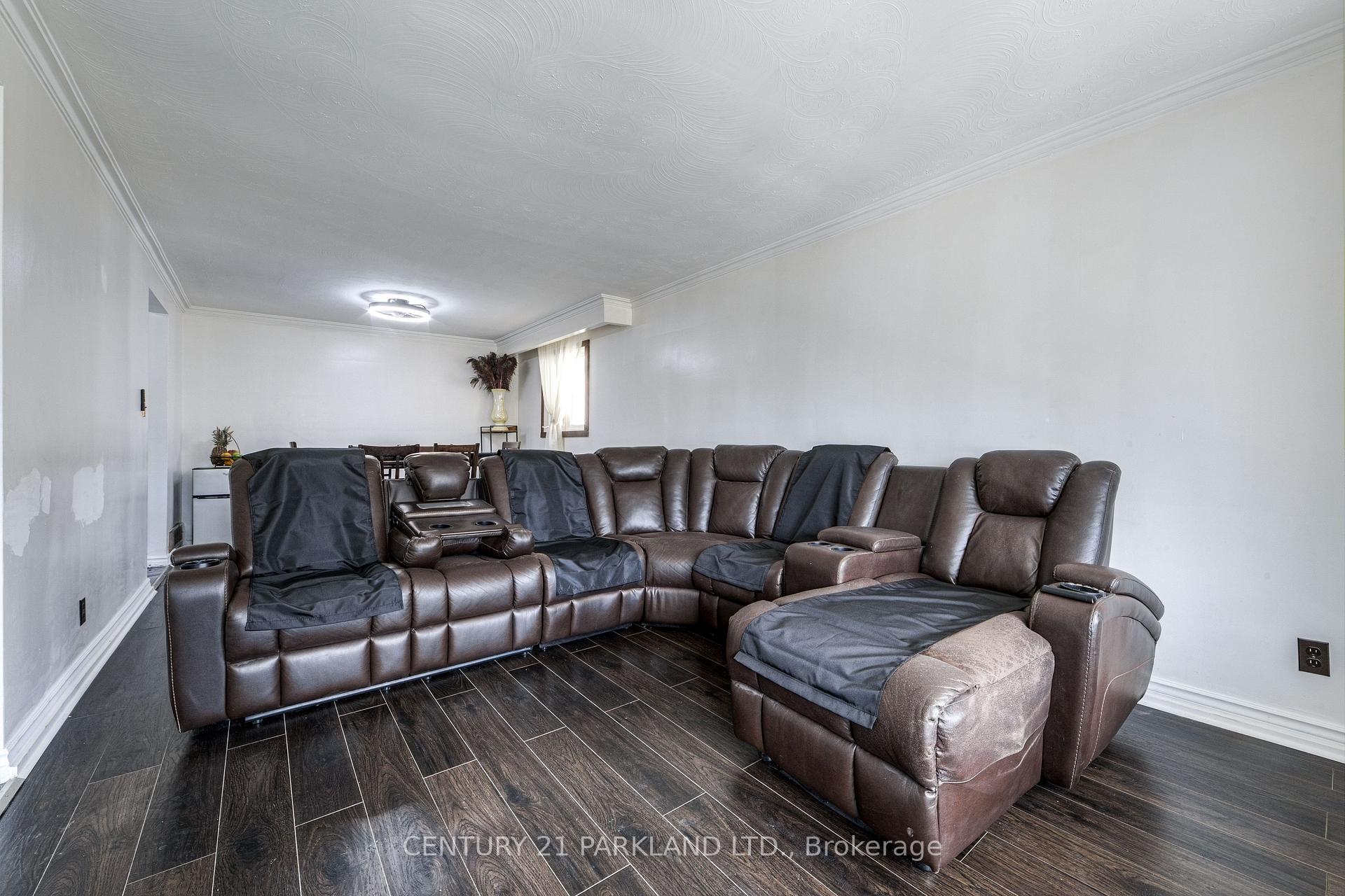 Photo 6 of 22 Gatesview Avenue, Scarborough, Scarborough Village — HOMEH
