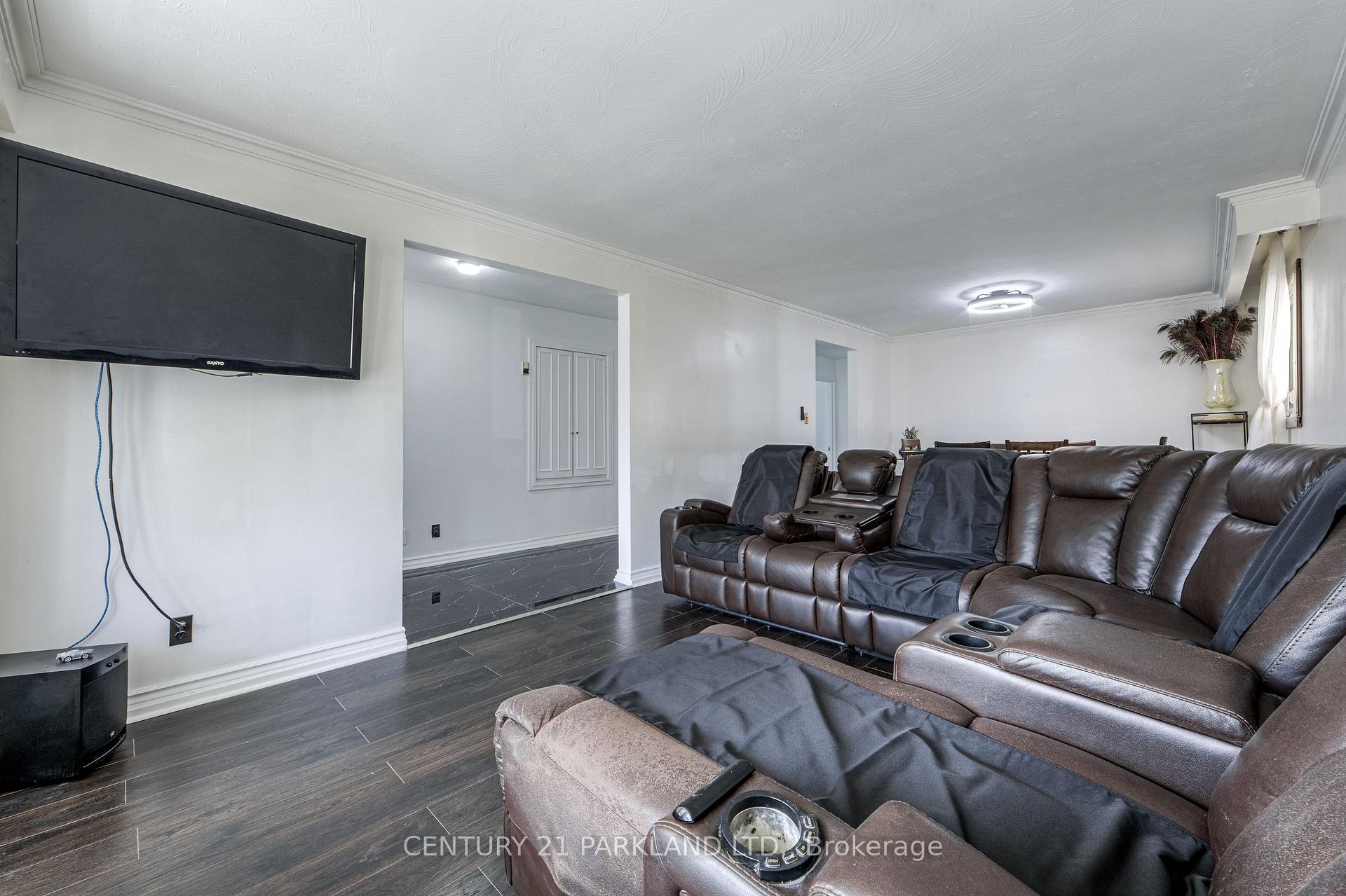Photo 7 of 22 Gatesview Avenue, Scarborough, Scarborough Village — HOMEH