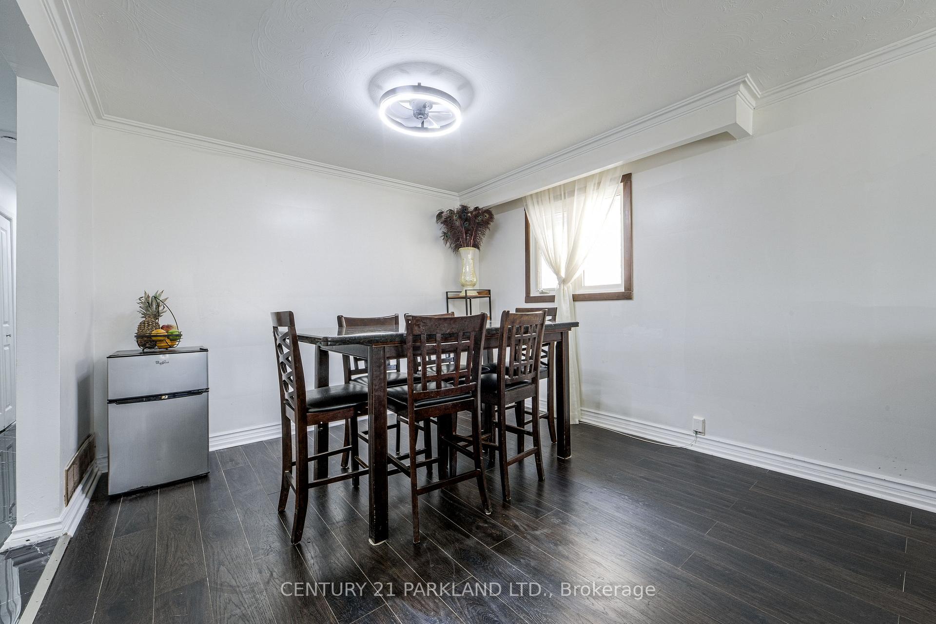 Photo 8 of 22 Gatesview Avenue, Scarborough, Scarborough Village — HOMEH