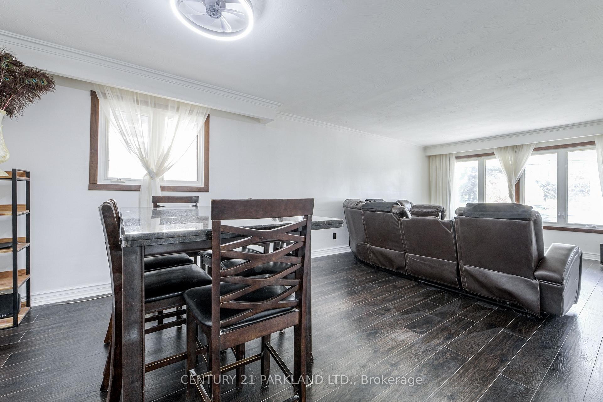 Photo 9 of 22 Gatesview Avenue, Scarborough, Scarborough Village — HOMEH
