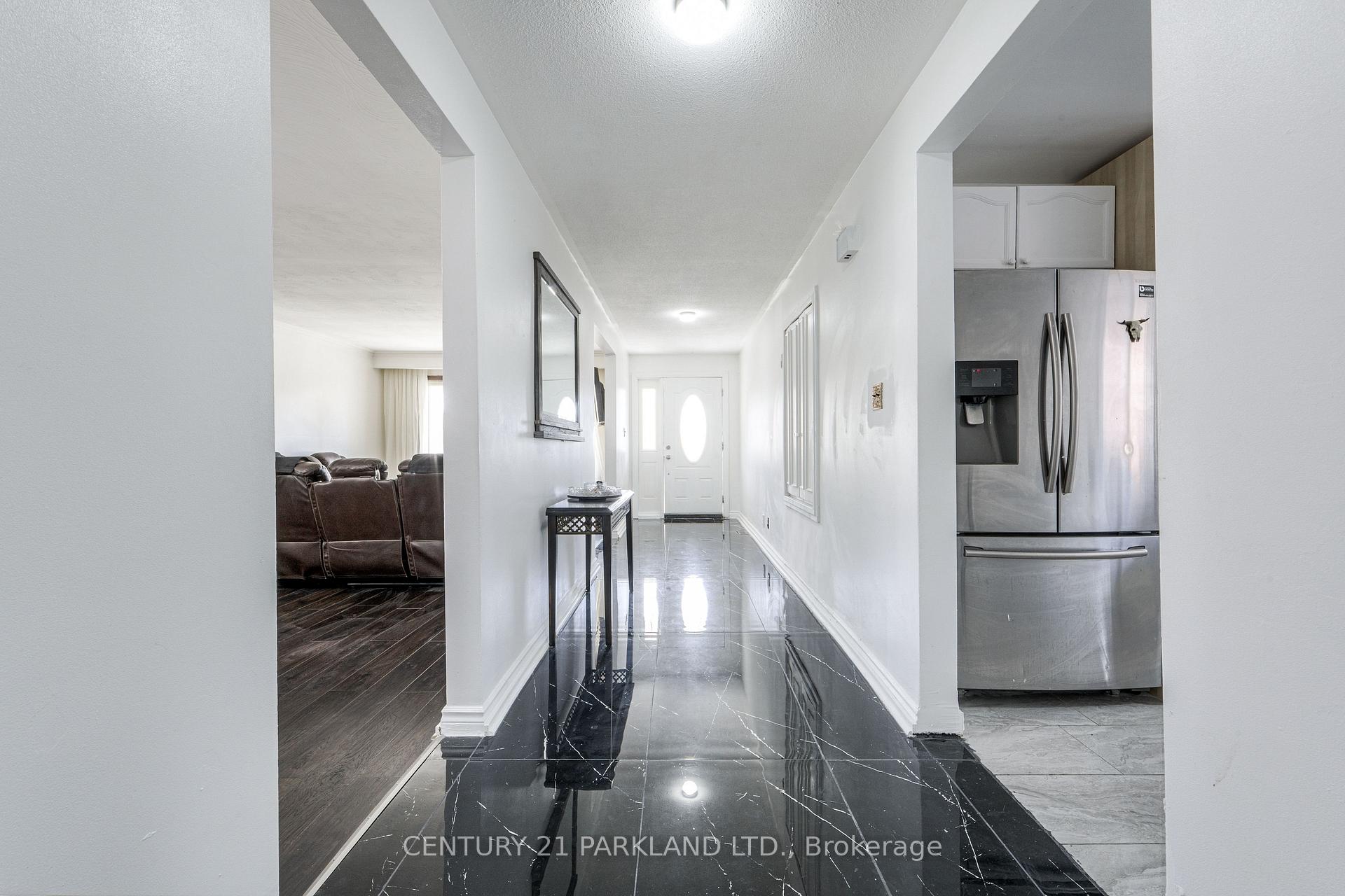 Photo 10 of 22 Gatesview Avenue, Scarborough, Scarborough Village — HOMEH