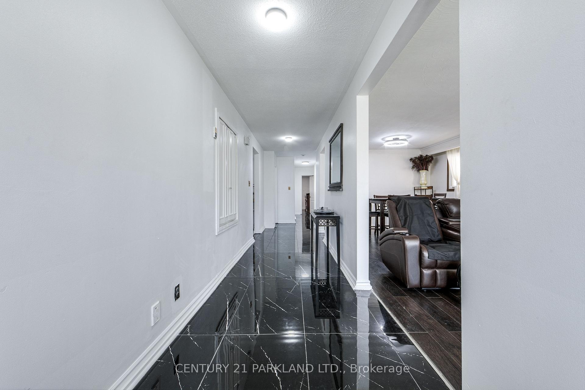 Photo 11 of 22 Gatesview Avenue, Scarborough, Scarborough Village — HOMEH