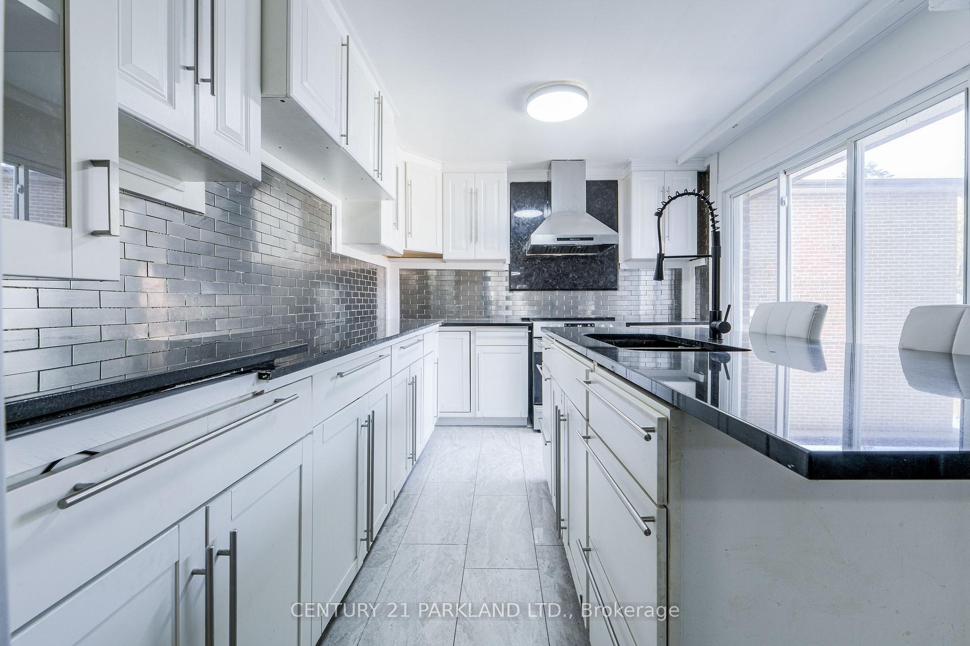Photo 14 of 22 Gatesview Avenue, Scarborough, Scarborough Village — HOMEH