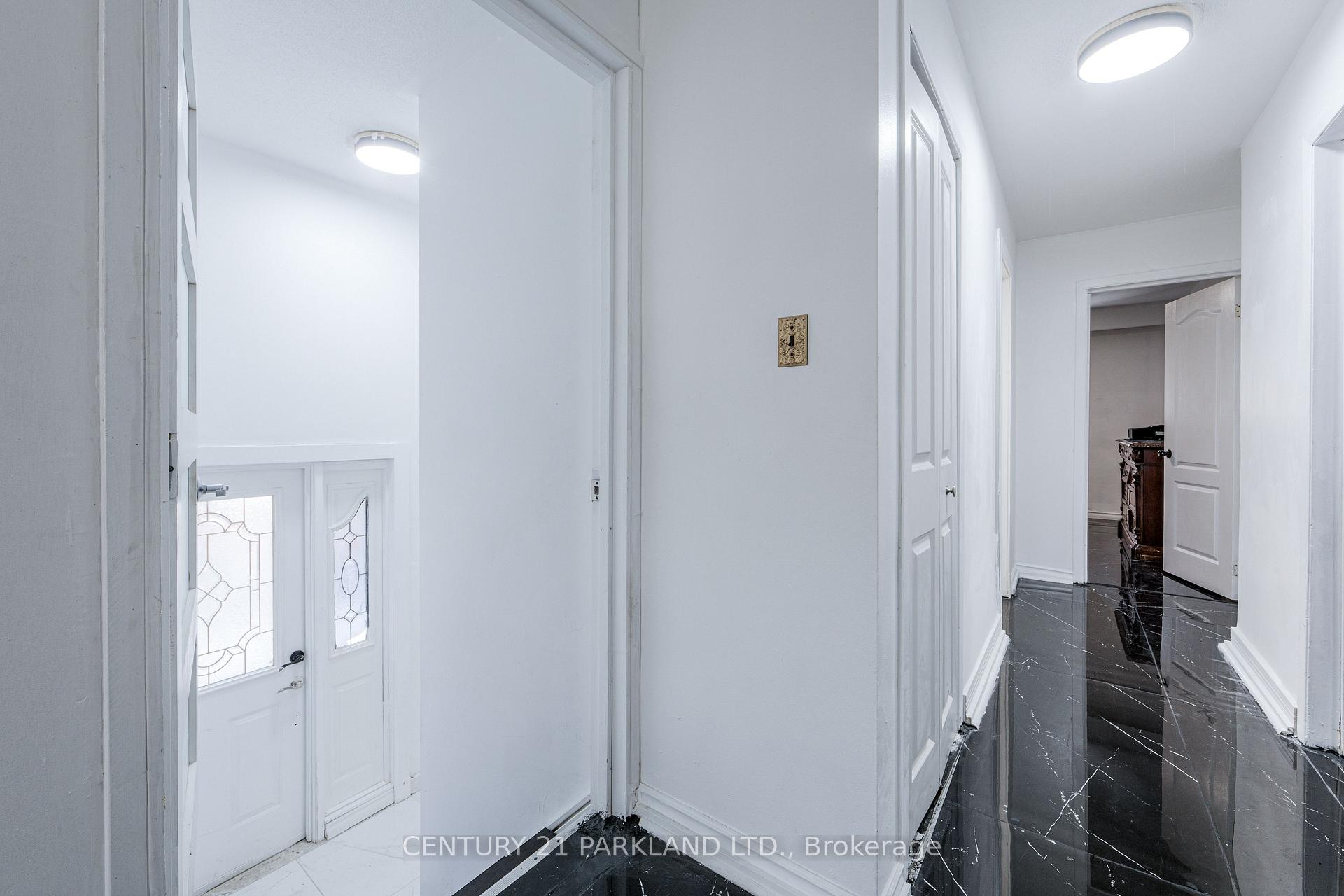 Photo 15 of 22 Gatesview Avenue, Scarborough, Scarborough Village — HOMEH