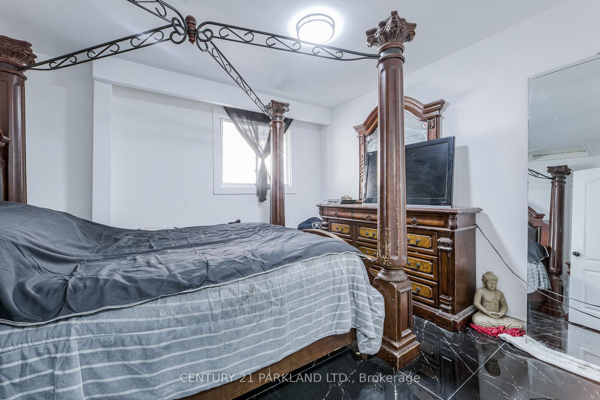 Photo 16 of 22 Gatesview Avenue, Scarborough, Scarborough Village — HOMEH